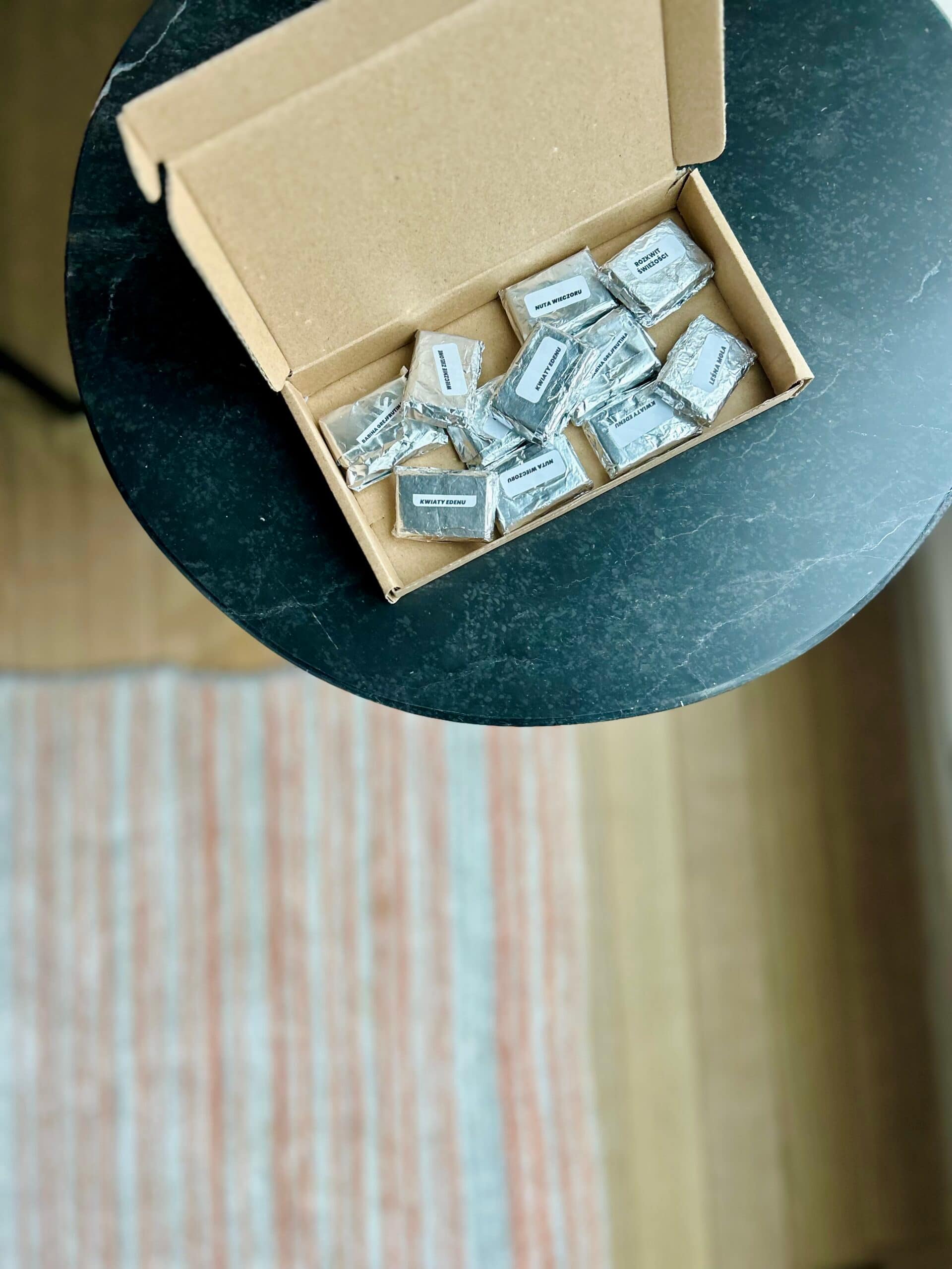 Tester zapachów wszystkich kompozycji świec - obrazek 2